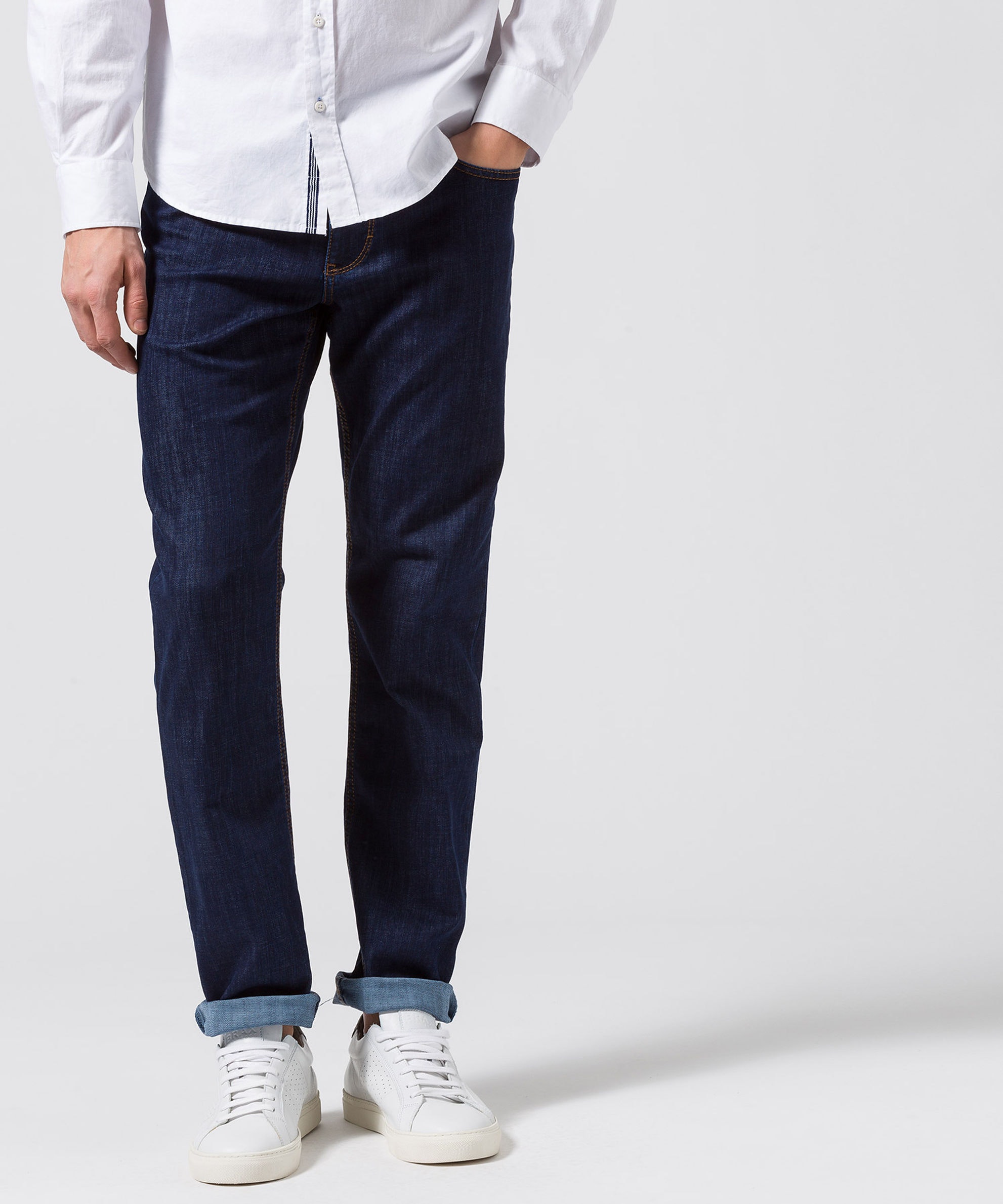 BRAX Herrenjeans Cooper Denim Masterpiece – Perma Black, Gerader Schnitt, Größe 44W/36L